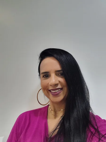 ANA CLÁUDIA MARTINS MOREIRA